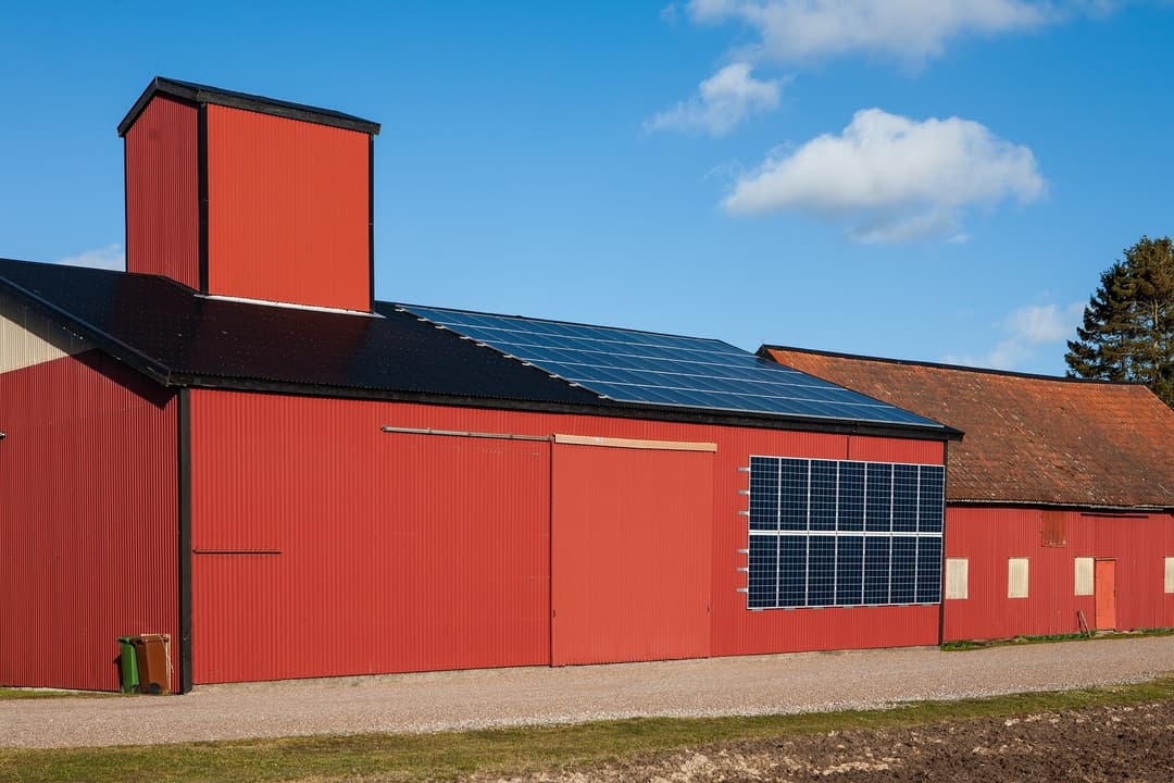Solceller monterade på en fasad