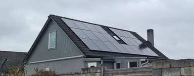 Solceller monterade på tak med fokus på utseende