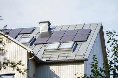 Solcellsinstallation med bidragssymbolik