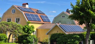 Solpaneler monterade med optimal lutning