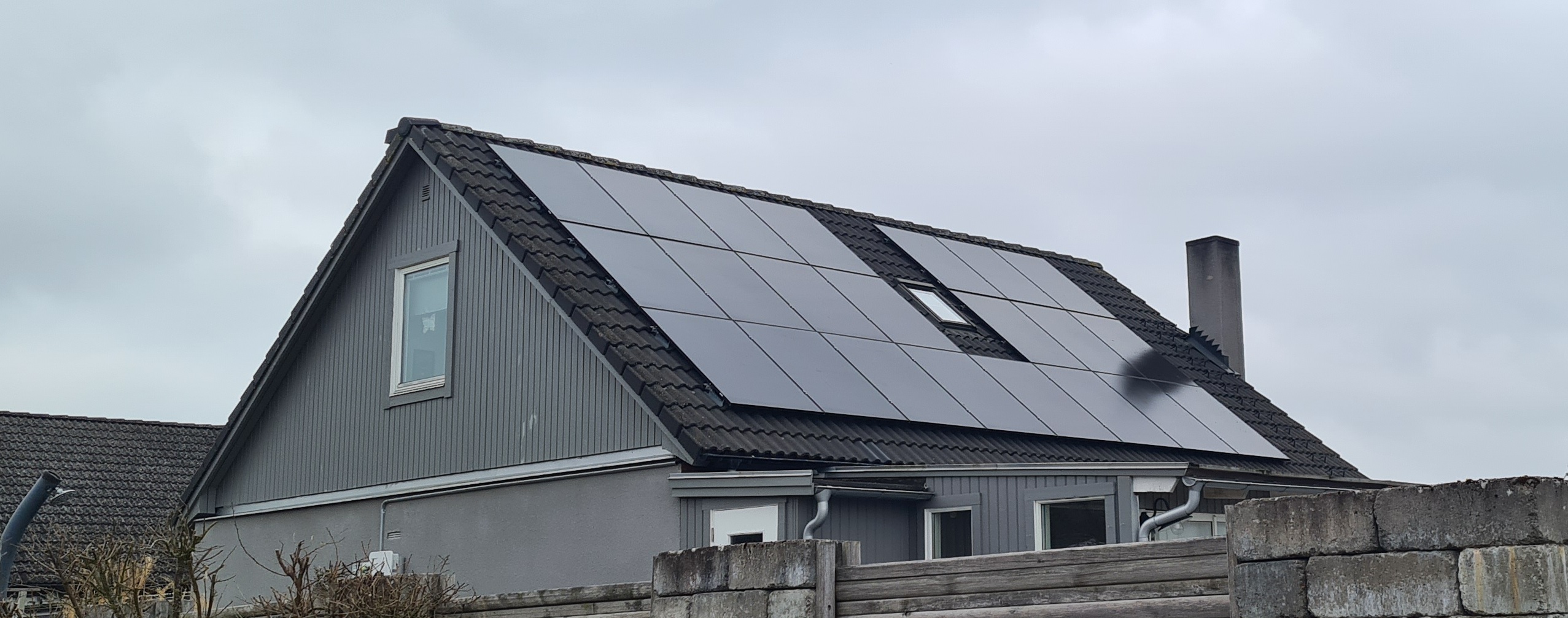 Solceller monterade på tak med fokus på utseende